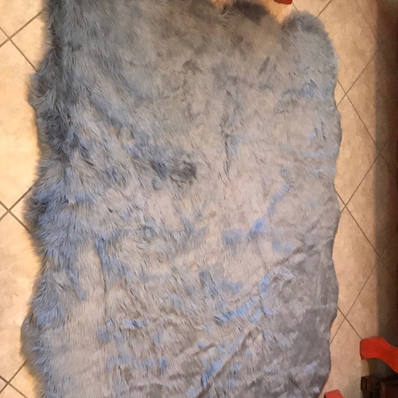 Faux Fur Rug - Picture 2 of 6